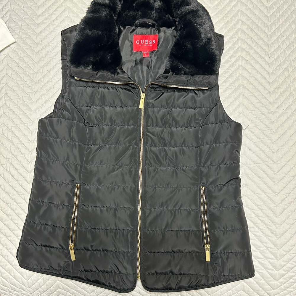 Black womens vest
Brand Guess
Size Medium
Faux fur collar